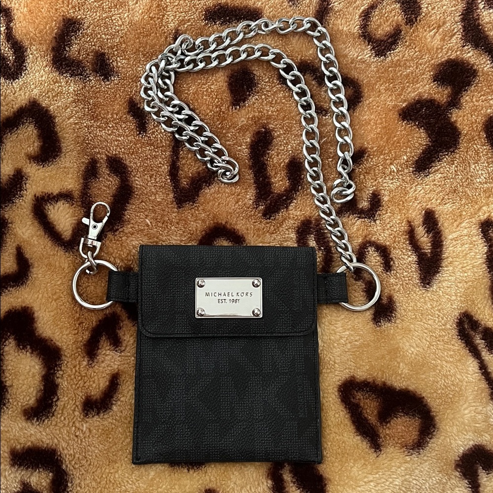 Michael Kors Black Synthetic Leather Chain Pouch. S/M